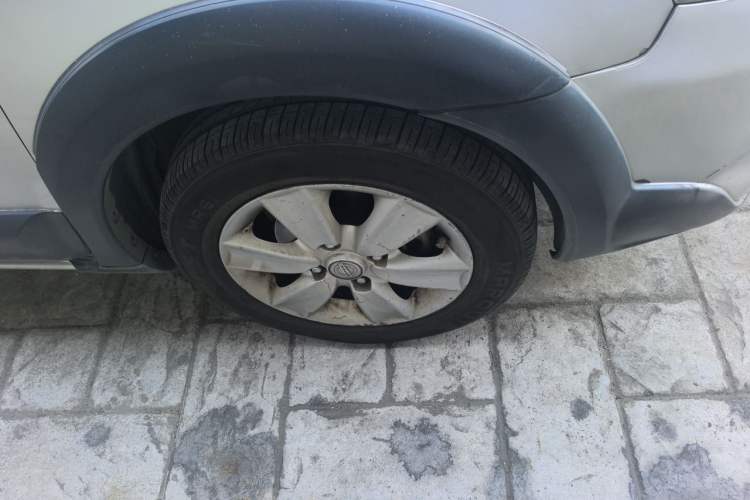 Used Nissan Livina 2010 Jingrui Edition 1.6L Manual Standard Model Right Front Wheel Hub