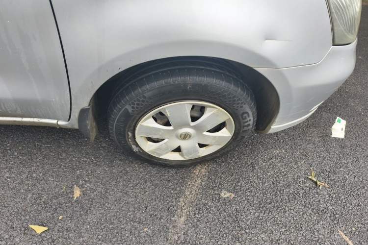 Used Nissan Livina 2010 Jingyue Edition 1.6L Manual All-Around Model Right Front Wheel Hub