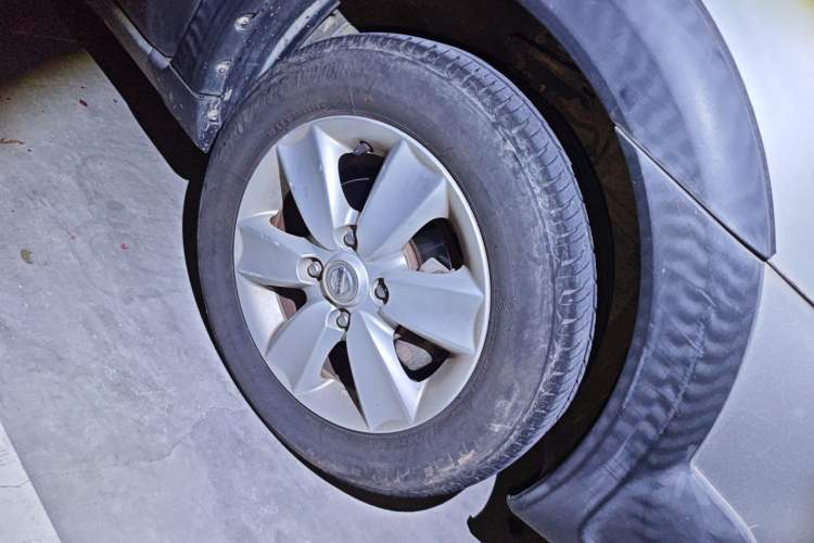 Used Nissan Livina 2010 Jingrui Edition 1.6L Manual Standard Model Right Front Wheel Hub