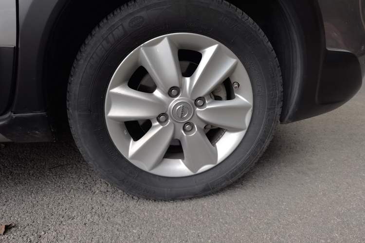 Used Nissan Livina 2010 Jingrui Edition 1.6L Automatic Smart High-End Model Right Front Wheel Hub