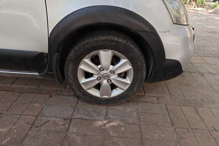 Used Nissan Livina 2010 JINRUI Edition 1.6L Automatic Standard Model Right Front Wheel Hub