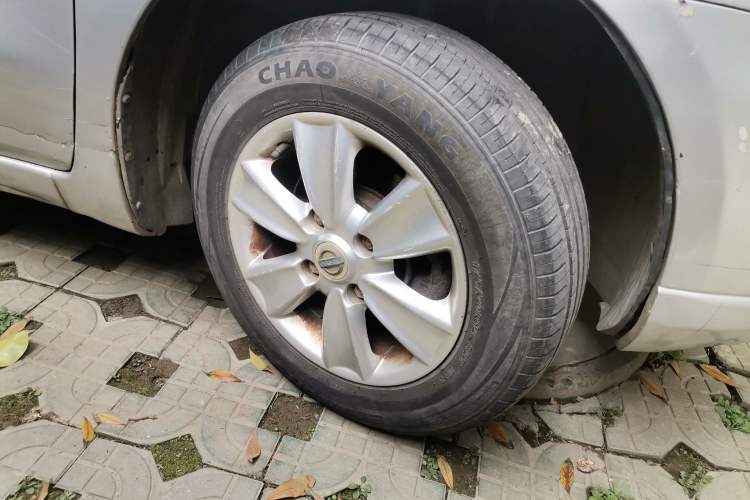 Used Nissan Livina 2010 Jingyue Edition 1.6L Manual All-Around Model Right Front Wheel Hub