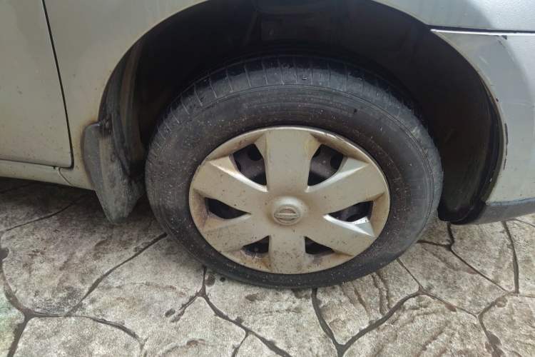 Used Nissan Livina 2010 Jingyue Edition 1.6L Manual All-Around Model Right Front Wheel Hub