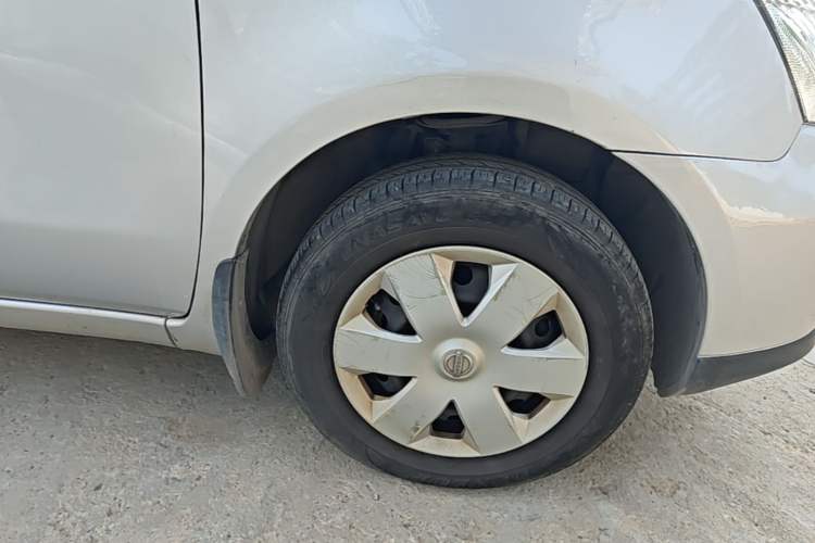Used Nissan Livina 2010 Jingyue Edition 1.6L Automatic All-in-One Model Right Front Wheel Hub