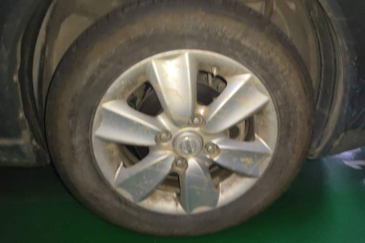 Used Nissan Livina 2010 Jingyue Edition 1.6L Automatic All-in-One Model Right Front Wheel Hub