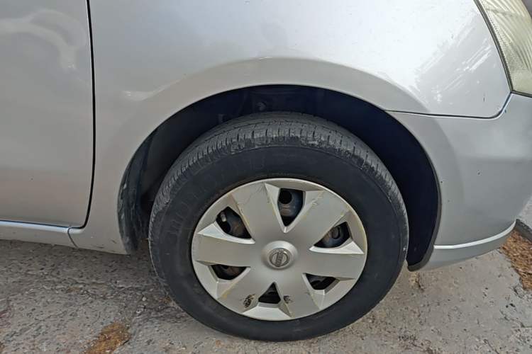 Used Nissan Livina 2010 Jingyue Edition 1.6L Automatic All-in-One Model Right Front Wheel Hub