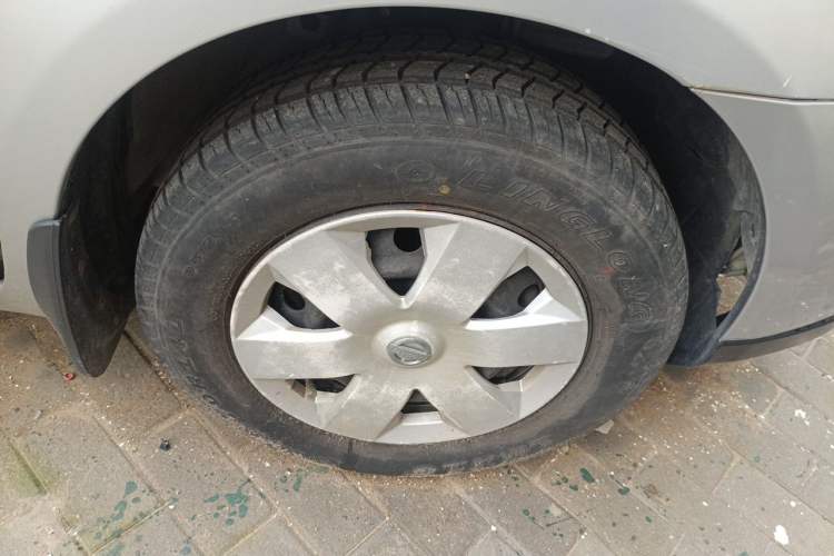 Used Nissan Livina 2010 Jingyue Edition 1.6L Automatic All-in-One Model Right Front Wheel Hub