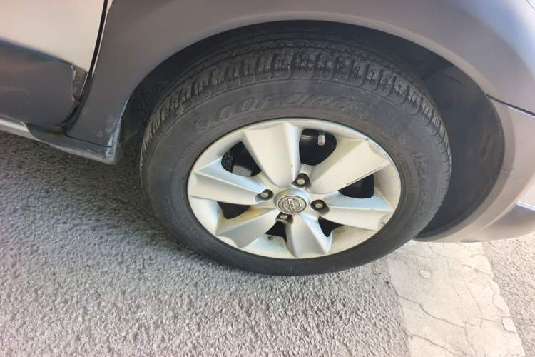 Used Nissan Livina 2010 JINRUI Edition 1.6L Automatic Standard Model Right Front Wheel Hub