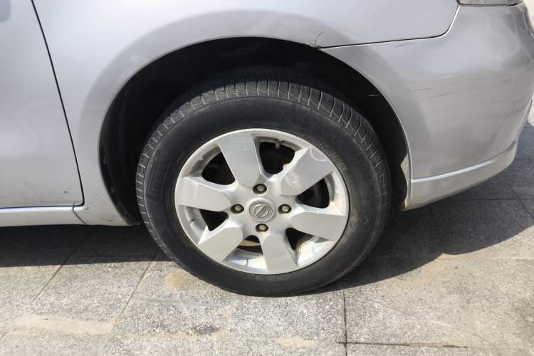 Used Nissan Livina 2010 Jingyue Edition 1.6L Manual All-Around Model Right Front Wheel Hub