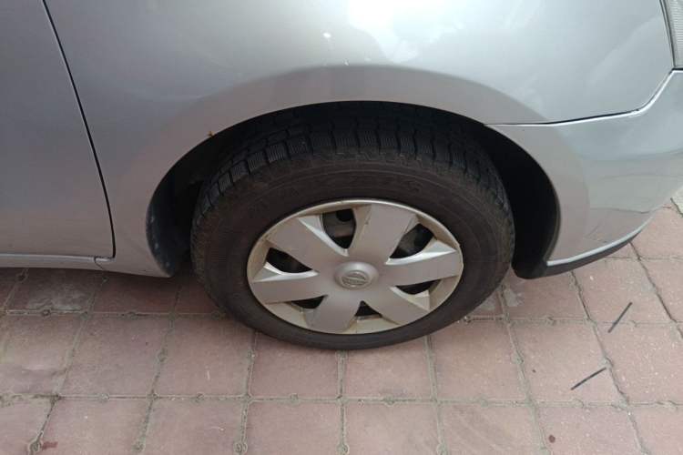 Used Nissan Livina 2010 Jingyue Edition 1.6L Manual All-Around Model Right Front Wheel Hub