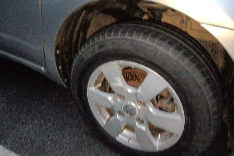 Used Nissan Livina 2010 Jingyue Edition 1.6L Automatic All-in-One Model Right Front Wheel Hub