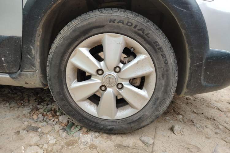 Used Nissan Livina 2010 Jingrui Edition 1.6L Manual Standard Model Right Front Wheel Hub