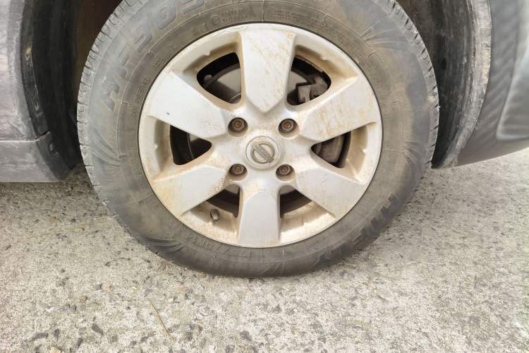 Used Nissan Livina 2010 Jingyue Edition 1.6L Manual All-Around Model Right Front Wheel Hub