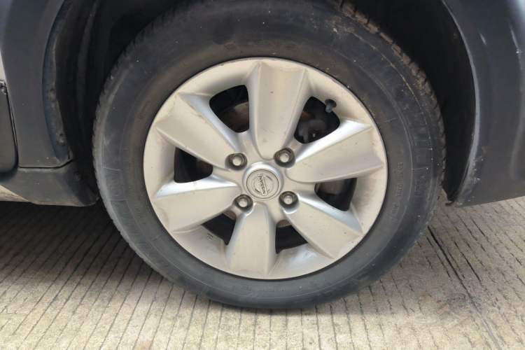 Used Nissan Livina 2010 Jingrui Edition 1.6L Automatic Smart Model Right Front Wheel Hub