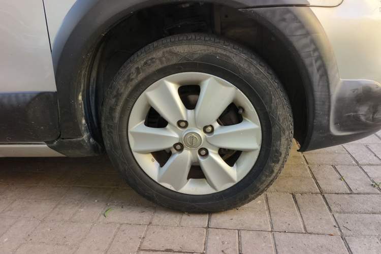 Used Nissan Livina 2010 Jingrui Edition 1.6L Automatic Smart Model Right Front Wheel Hub