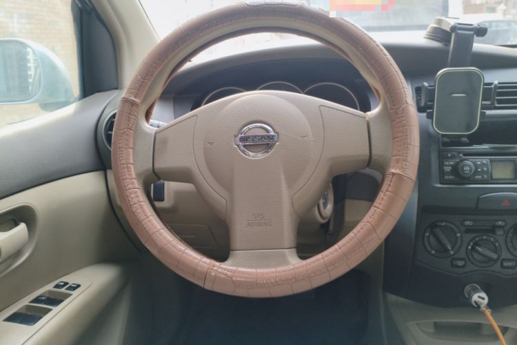 Used Nissan Livina 2010 Jingyue Edition 1.6L Manual All-Around Model Steering Wheel