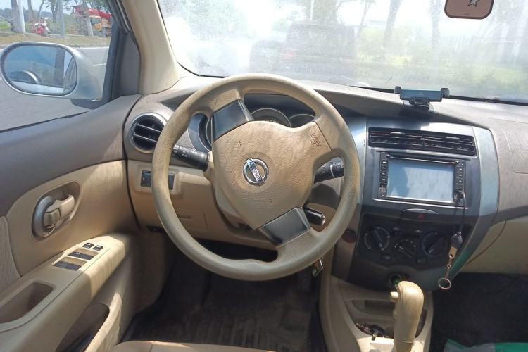 Used Nissan Livina 2010 Jingyue Edition 1.6L Automatic XuanNeng Model Steering Wheel