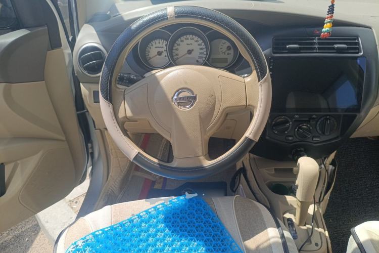 Used Nissan Livina 2010 Jingyue Edition 1.6L Automatic All-in-One Model Steering Wheel