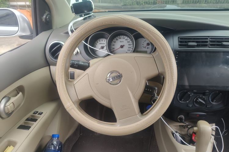 Used Nissan Livina 2010 Jingyue Edition 1.6L Automatic Supercharged Model Steering Wheel