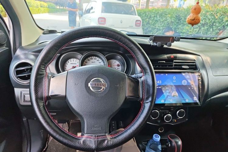 Used Nissan Livina 2010 Jingrui Edition 1.6L Automatic Smart Model Steering Wheel