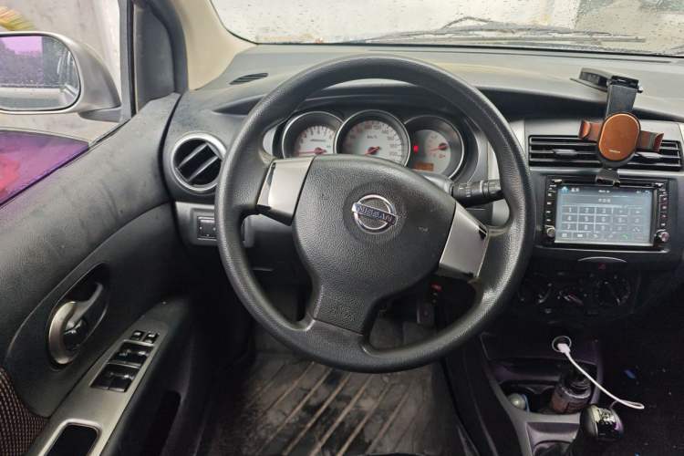 Used Nissan Livina 2010 Jingrui Edition 1.6L Manual Standard Model Steering Wheel