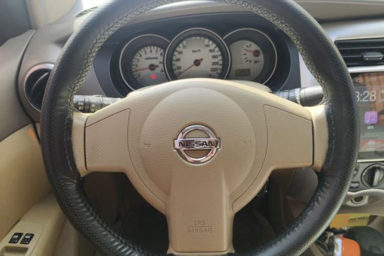 Used Nissan Livina 2010 Jingyue Edition 1.6L Manual All-Around Model Steering Wheel