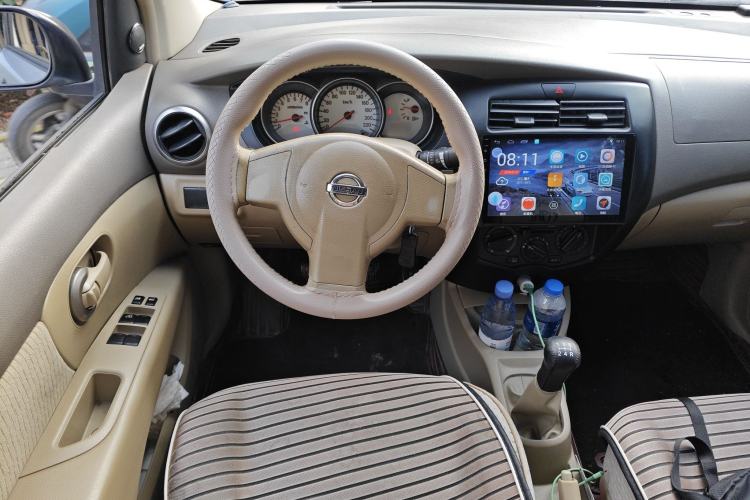 Used Nissan Livina 2010 Jingyue Edition 1.6L Manual All-Around Model Steering Wheel