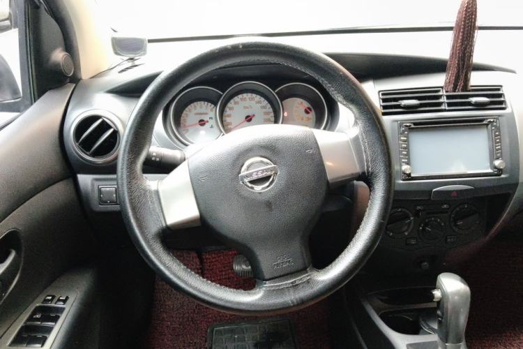 Used Nissan Livina 2010 Jingrui Edition 1.6L Automatic Smart Model Steering Wheel