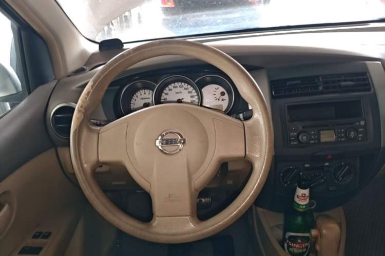 Used Nissan Livina 2010 Jingyue Edition 1.6L Automatic Supercharged Model Steering Wheel