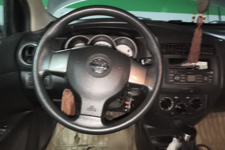 Used Nissan Livina 2010 Jingrui Edition 1.6L Manual Standard Model Steering Wheel