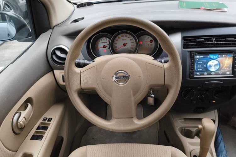 Used Nissan Livina 2010 Jingyue Edition 1.6L Automatic All-in-One Model Steering Wheel