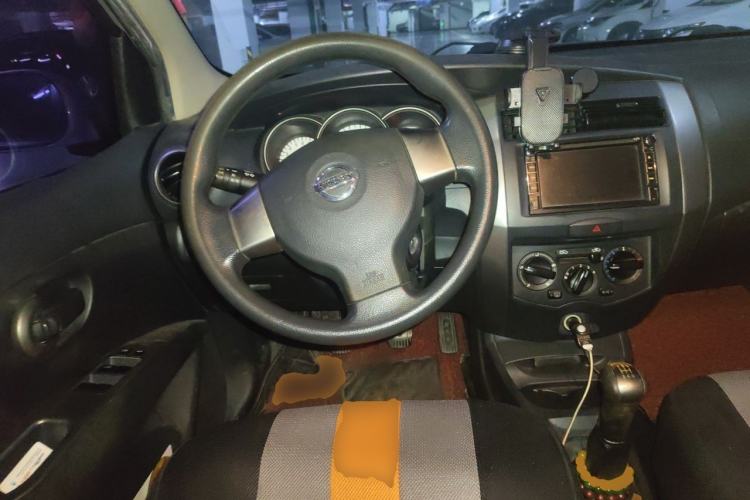 Used Nissan Livina 2010 Jingyue Edition 1.6L Automatic All-in-One Model Steering Wheel