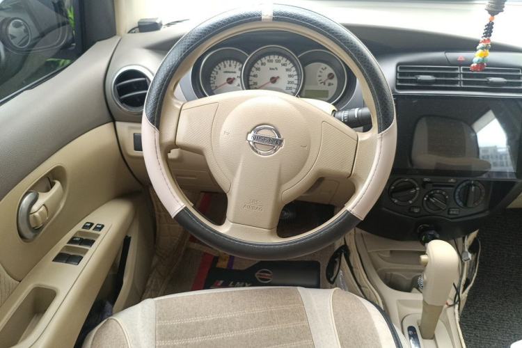 Used Nissan Livina 2010 Jingyue Edition 1.6L Automatic All-in-One Model Steering Wheel