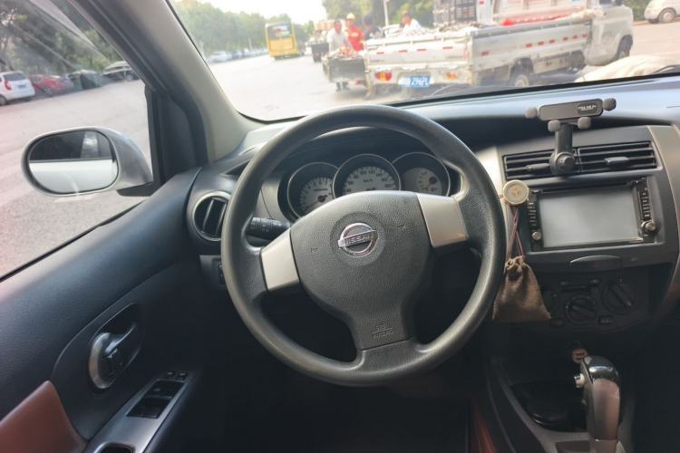 Used Nissan Livina 2010 JINRUI Edition 1.6L Automatic Standard Model Steering Wheel