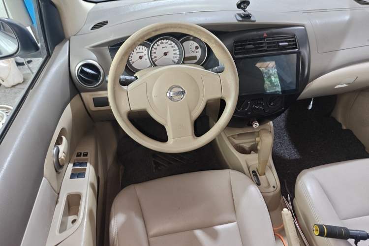 Used Nissan Livina 2010 Jingyue Edition 1.6L Automatic All-in-One Model Steering Wheel