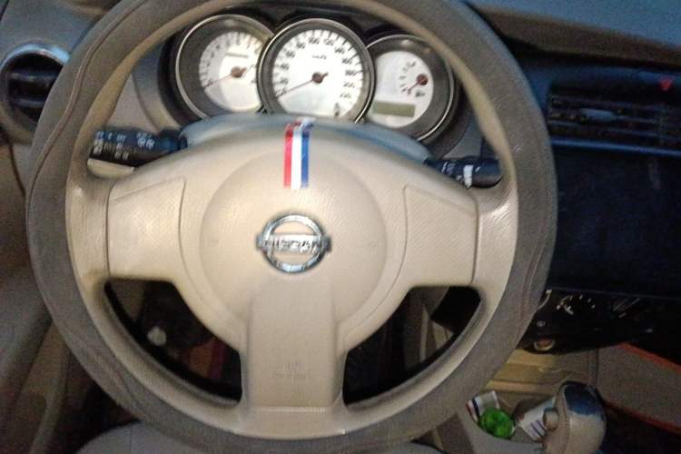 Used Nissan Livina 2010 Jingyue Edition 1.6L Automatic All-in-One Model Steering Wheel