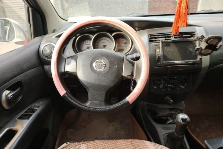 Used Nissan Livina 2010 Jingrui Edition 1.6L Manual Standard Model Steering Wheel