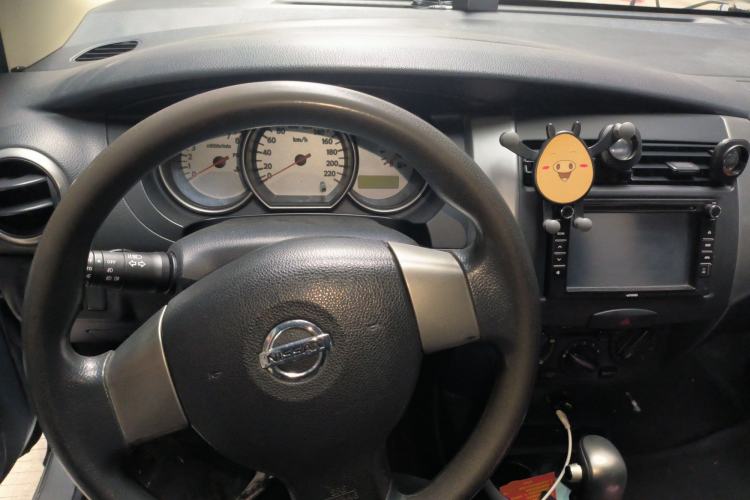 Used Nissan Livina 2010 Jingrui Edition 1.6L Automatic Smart Model Steering Wheel