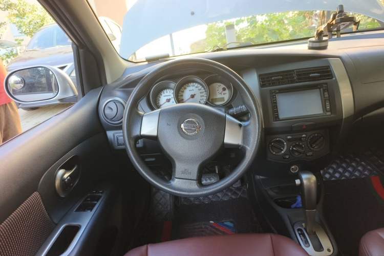 Used Nissan Livina 2010 Jingrui Edition 1.6L Automatic Smart Model Steering Wheel