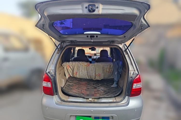 Used Nissan Livina 2010 Jingyue Edition 1.6L Manual All-Around Model Trunk