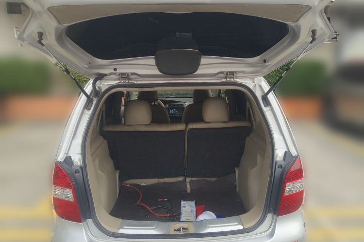 Used Nissan Livina 2010 Jingyue Edition 1.6L Automatic Supercharged Model Trunk