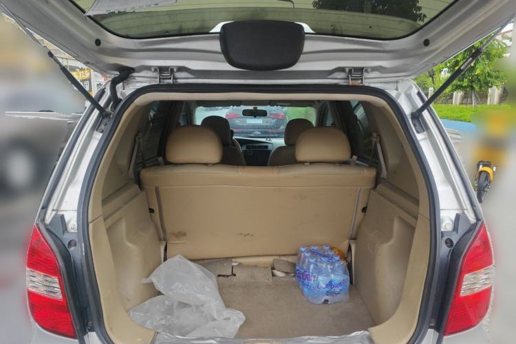 Used Nissan Livina 2010 Jingyue Edition 1.6L Automatic All-in-One Model Trunk