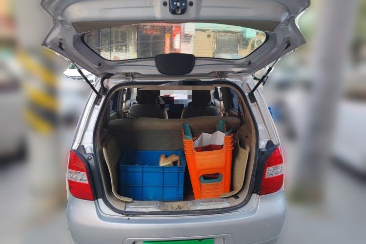 Used Nissan Livina 2010 Jingyue Edition 1.6L Automatic All-in-One Model Trunk