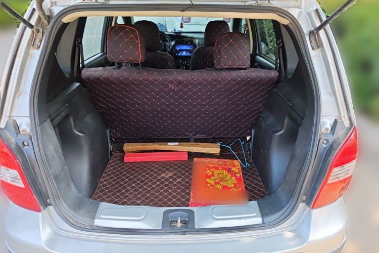Used Nissan Livina 2010 Jingrui Edition 1.6L Automatic Smart Model Trunk