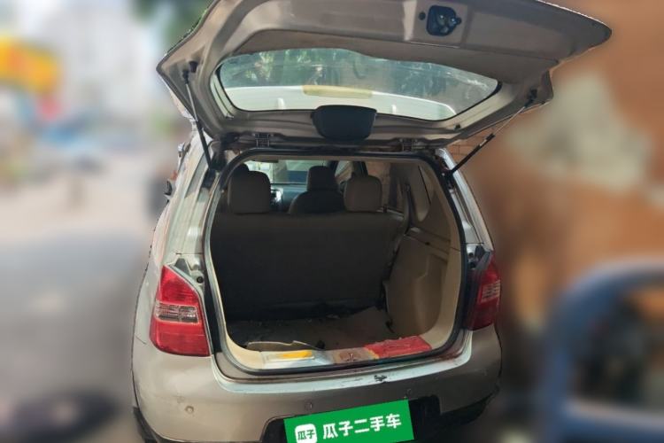 Used Nissan Livina 2010 Jingyue Edition 1.6L Manual All-Around Model Trunk