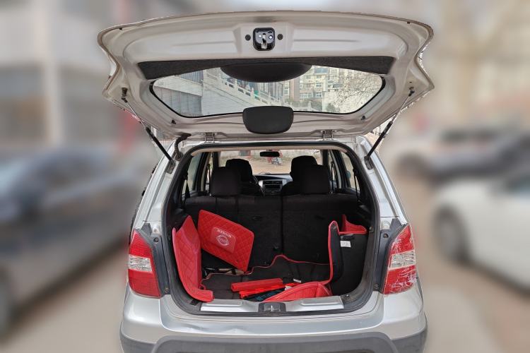 Used Nissan Livina 2010 JINRUI Edition 1.6L Automatic Standard Model Trunk