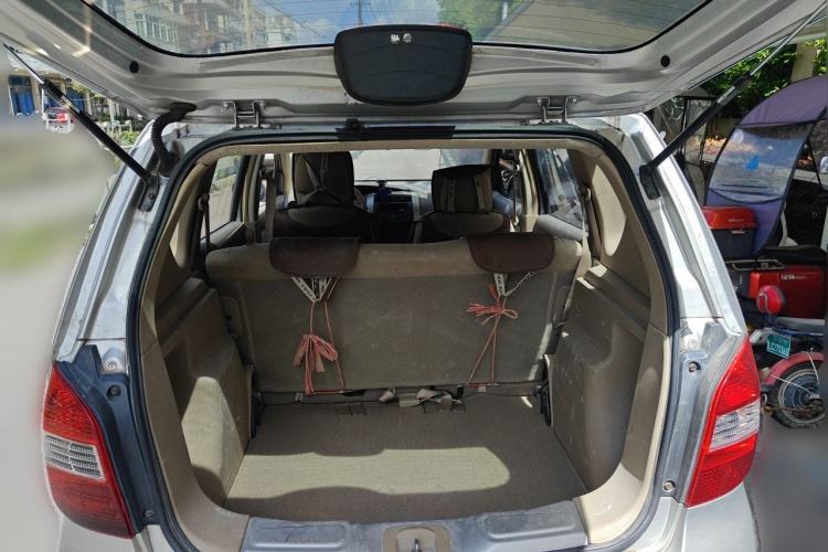 Used Nissan Livina 2010 Jingyue Edition 1.6L Manual All-Around Model Trunk