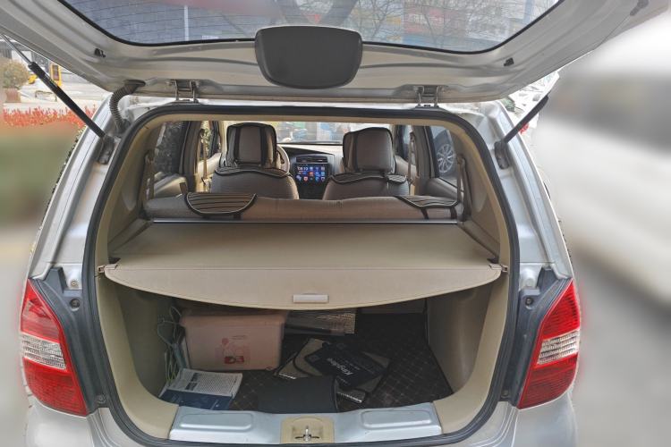 Used Nissan Livina 2010 Jingyue Edition 1.6L Manual All-Around Model Trunk