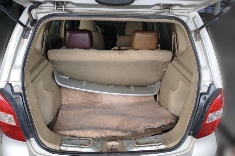 Used Nissan Livina 2010 Jingyue Edition 1.6L Manual All-Around Model Trunk