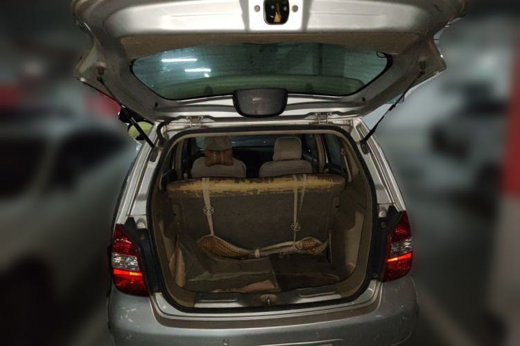 Used Nissan Livina 2010 Jingyue Edition 1.6L Manual All-Around Model Trunk